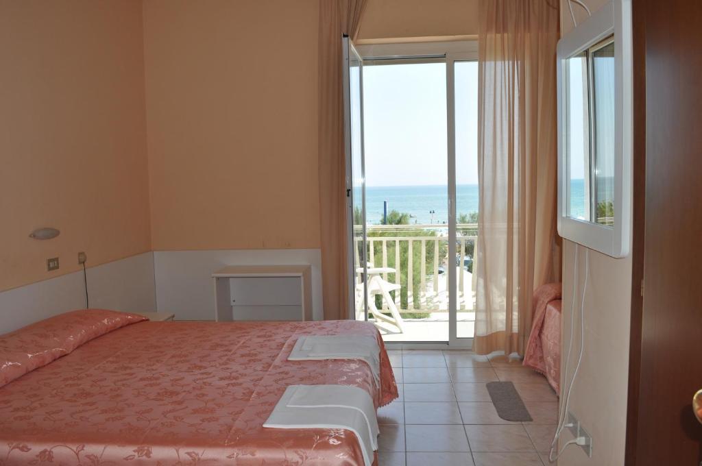 Hotel Perla Senigallia Phòng bức ảnh